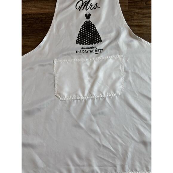 Set of Mr. and Mrs. Aprons Black & White Newly Weds Engaged Just Married - Picture 4 of 12